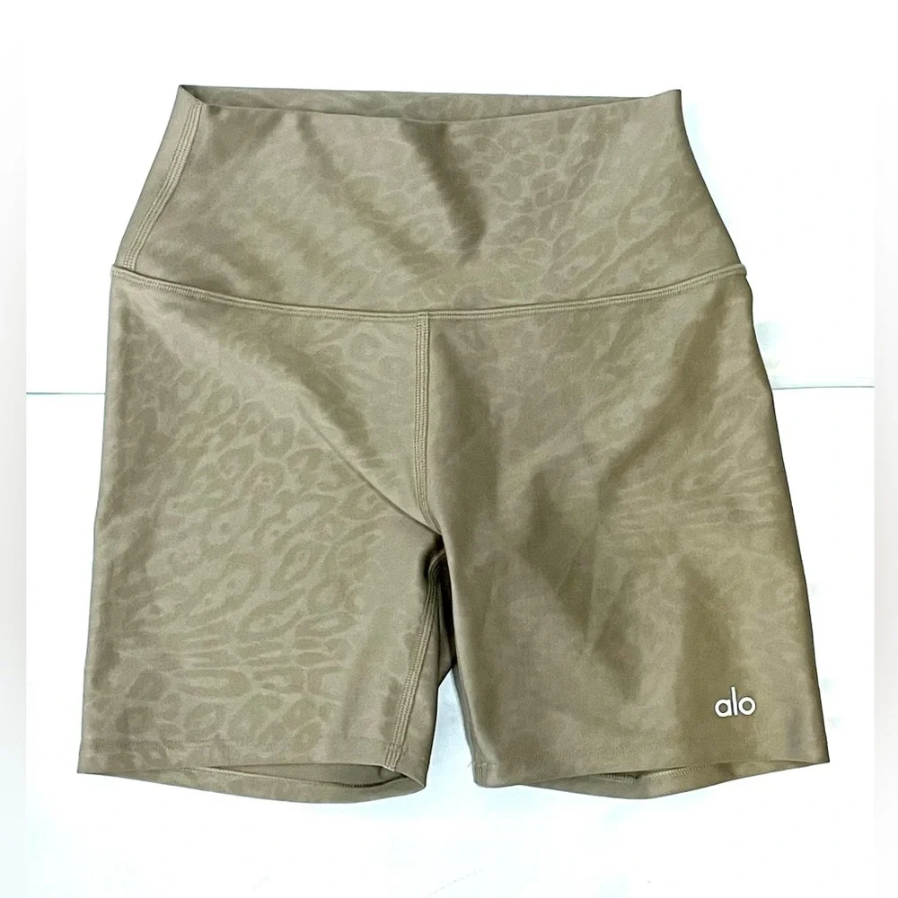 ALO Yoga Women's Leopard Print Tan Light Brown Bike‎ Shorts XS